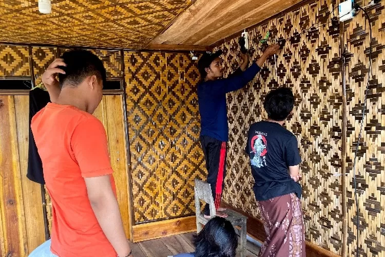 Pembuatan Jaringan di Kampung Tertinggal Kabupaten Bogor (KKN Unusia/Bogor Times)