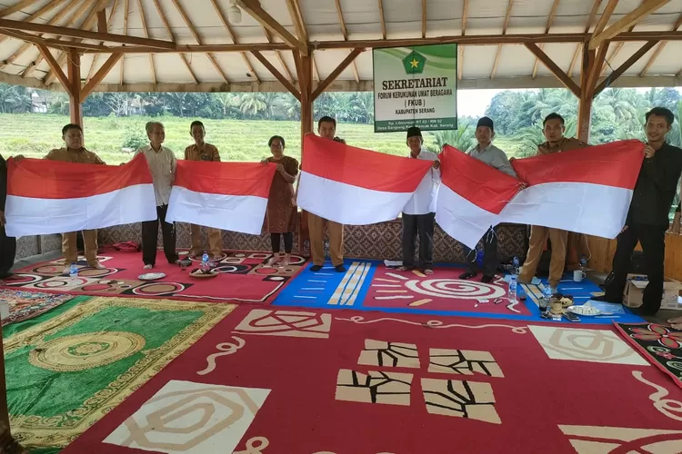 Bakesbangpol Kabupaten Serang Serahkan Bendera Merah Putih Ke FKUB ...