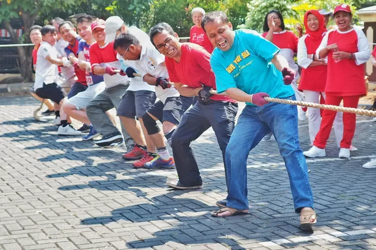 Tak Ketinggalan Meriahkan Hut Ri Inilah Filosofi Dari Lomba Tarik