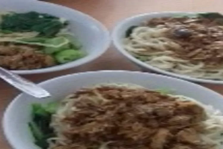 Rekomendasi Wisata Kuliner Mie Ayam Legendaris Di Bogor Nomor 5 Porsi