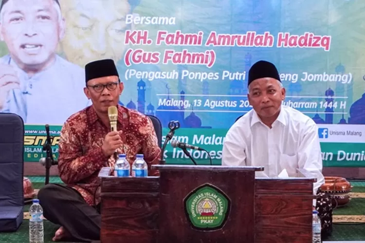 Sivitas Akademika Universitas Islam Malang (Unisma) bersama-sama Mbalah Kitab At-Tibyan karya KH. Hasyim Asy&rsquo;ari. (dok unisma)