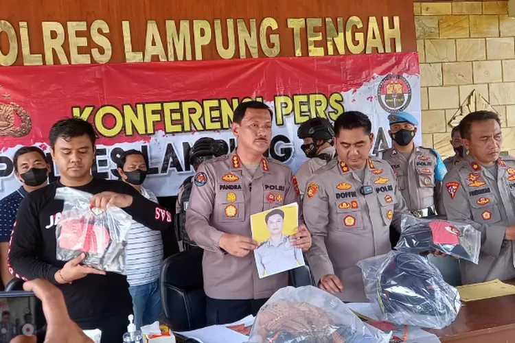 Begini Awal Mula Polisi Tembak Polisi, Aipda Karnian Tersungkur Di ...