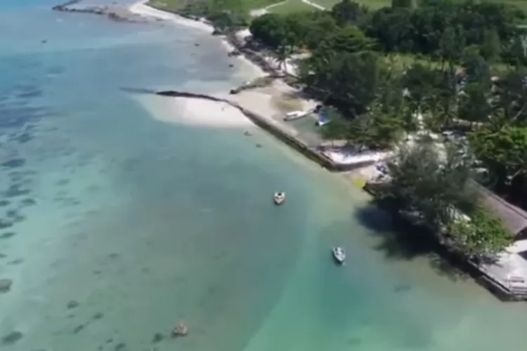 Hits!!! Rekomendasi Destinasi Tempat Wisata Pantai Terindah Yang Ada di Banten (Tangkapan Layar di YouTube @WisataTanahAir)