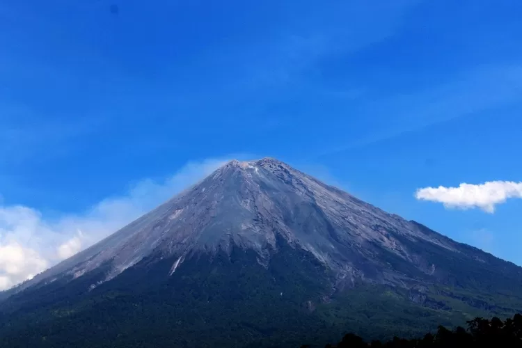 Misteri Di Gunung Semeru, Mitos Tempat Bersemayam Para Dewa Yang ...