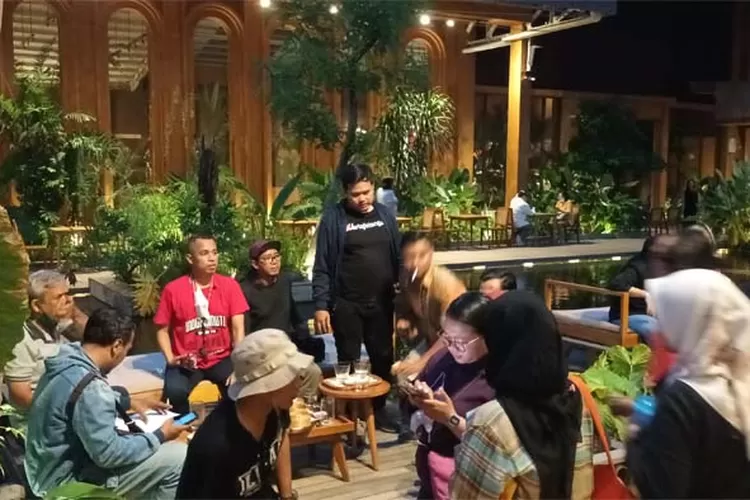 5 Rekomendasi Tempat Wisata Kuliner Malam Terkenal Di Bandung, Cocok ...