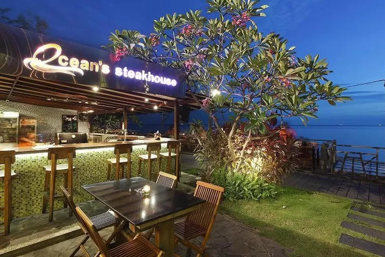 Restoran Ocean's, salah satu rekomendasi restoran paling populer di Kalimantan Timur, healing sambil kulineran buat para pecinta kuliner. (Trip Advisor)