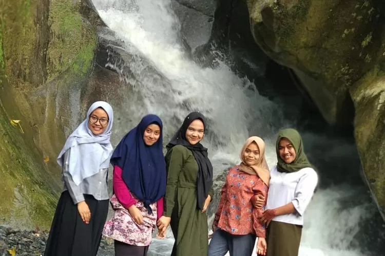 Keindahan destinasi wisata alam Air Terjun Lawe Dua di Kutacane, Aceh Tenggara. (Instagram @deka_afriila)