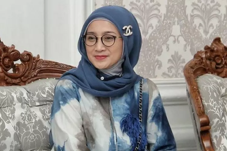 Mantan Suami Desy Ratnasari yang Pertama, Sosok yang Jadi Alasan