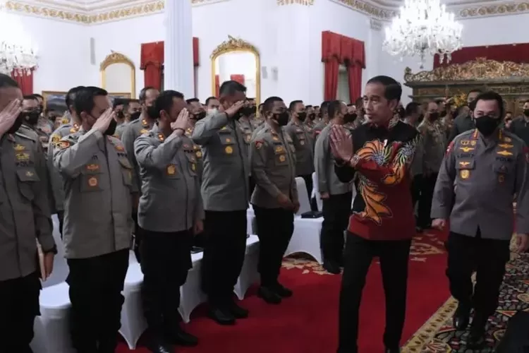 oko Widodo Presiden RI saat memberikan pengarahan kepada petinggi Polri di Istana Kepresidenan Jakarta.   (Foto. Biro Pers Setpres)