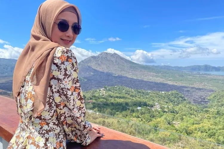 OOTD Desy Ratnasari dengan Gaya Simple dan Sederhana, Kamu Bisa Tiru