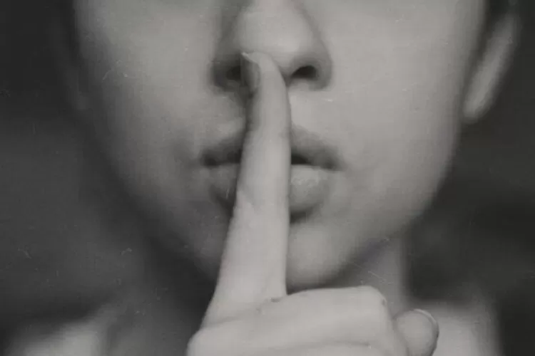 Ilustrasi orang pendiam dianggap lebih cerdas (Unsplash/Kristina Flour)