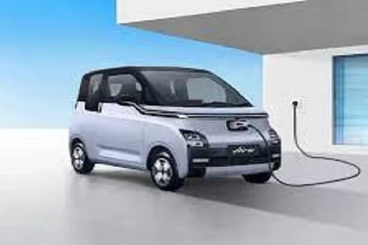 Daftar harga mobil listrik di indonesia dari yang termurah sampai termahal saat ini masih banyak dicari dengan begitu banyak orang ingin membeli mobil listrik tersebut. (Wuling.id)
