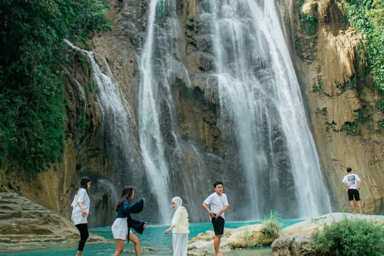 Tempat Wisata Tuban Terkenal Akan Mitos Asmara Air Terjun Nglirip Cocok Bagi Jomblo Dhaha News 6803