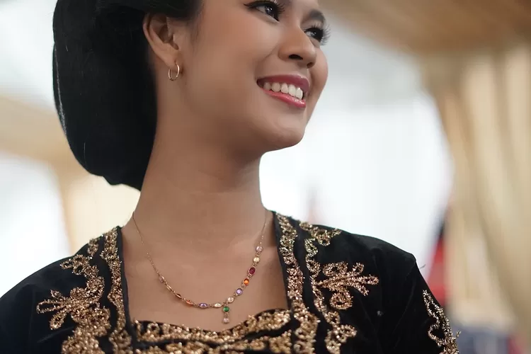 5 Jenis Kebaya Yang Ada Di Indonesia Yang Wajib Diketahui, Salah ...