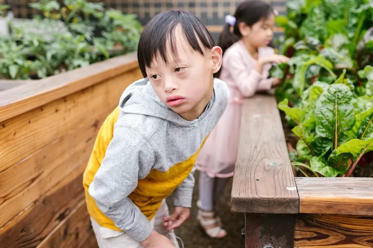 5 Gejala Autisme Pada Bayi Yang Perlu Diwaspadai Orang Tua - Urban Jabar