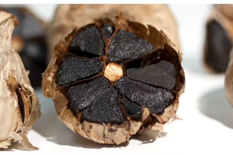 Cara Membuat Black Garlic Bawang Putih Fermentasi Kaya Manfaat, Mudah ...