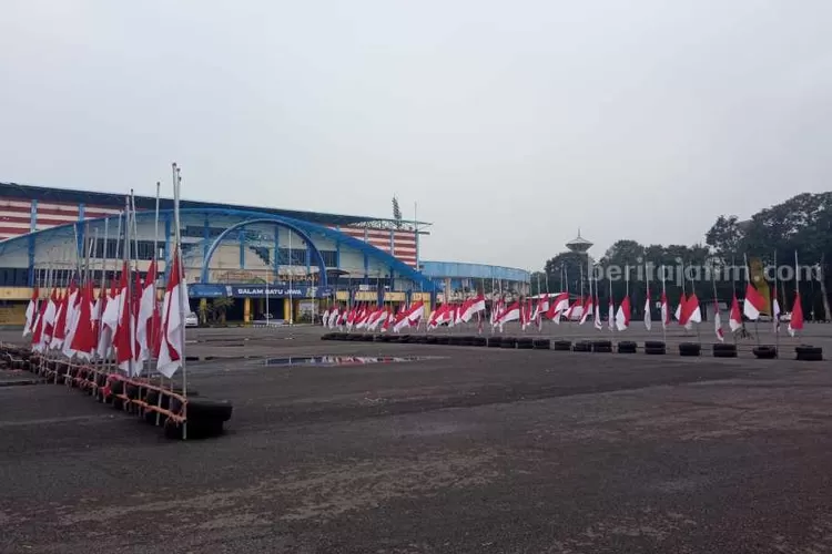 40 Hari Tragedi Kanjuruhan, 135 Bendera Dikibarkan Setengah Tiang Di ...