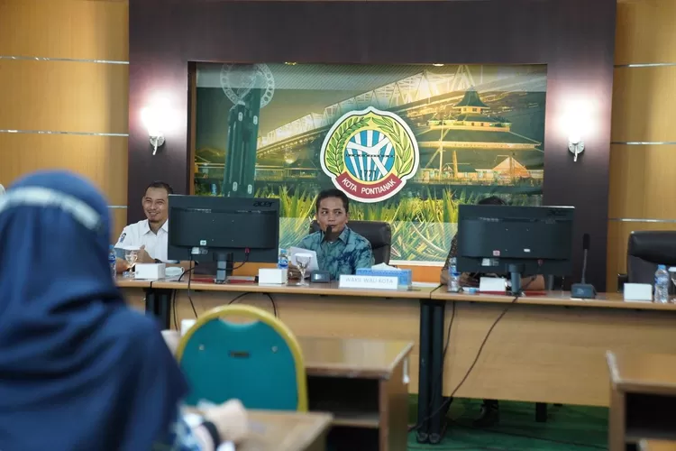 pembentukan Badan Ad Hoc Pemilu 2024, di Ruang Rapat Kantor Wali Kota, Jumat 11 November 2022.  (ayopontianak.com/dok. Prokopim Pemkot Pontianak)
