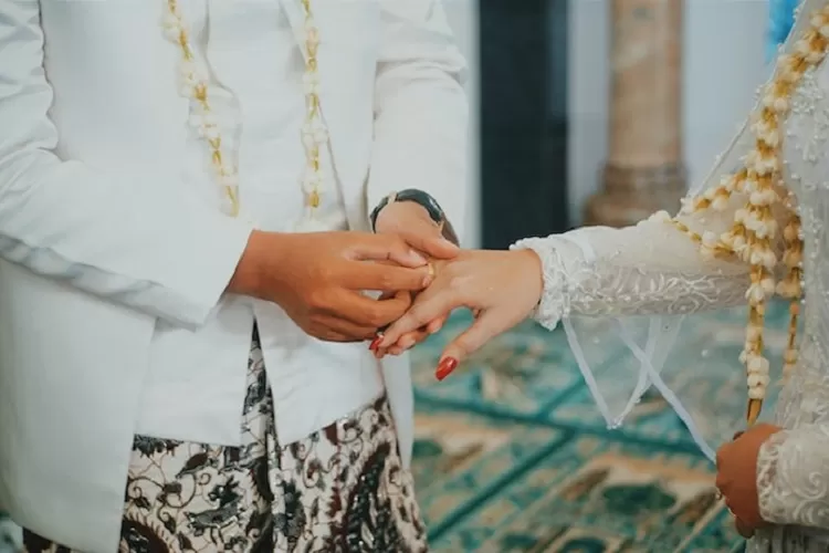 Teks Pasrah Pengantin Kakung, Teks Sambutan Pengantin Laki-laki dengan