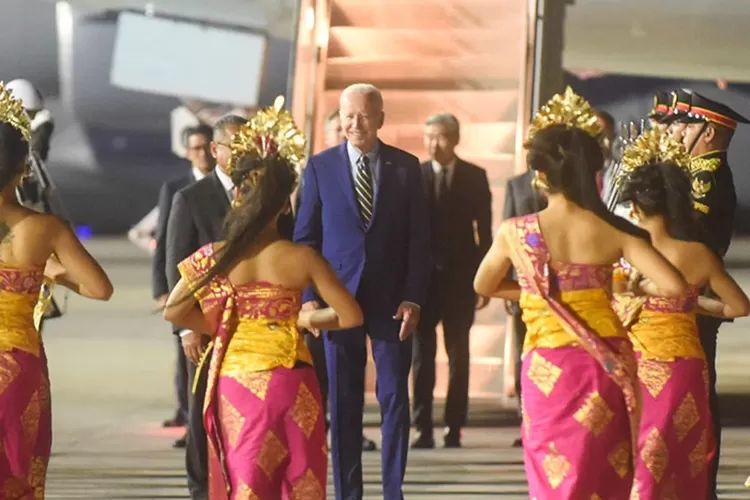 Joe Biden Tiba Di Bali Dengan Air Force One - Indotren