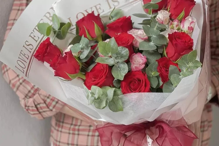 Ucapan manis untuk Hari Ibu dengan rangkaian bunga (Instagram @floralhubsc)