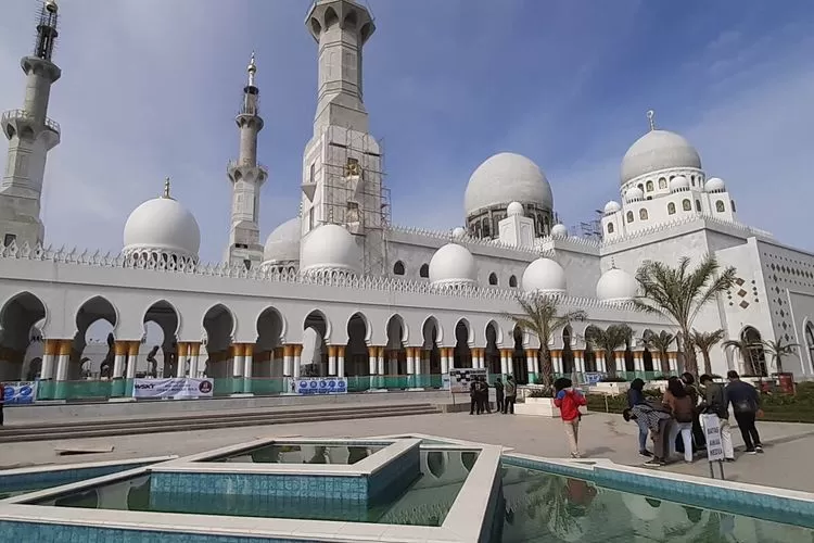 Menengok Masjid Raya Sheikh Zayed Solo Yang Cantik Dan Megah Koran Gala