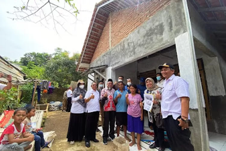 Anggota DPRD Jabar  menijau pelaksanaan Rutilhu di Kab Cirebon (ist)
