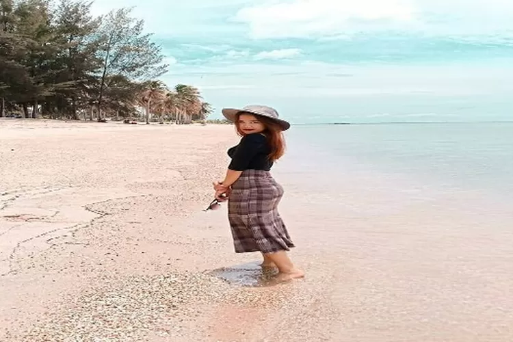 Destinasi Tempat Wisata Pantai Yang Ada Di Kalimantan Utara,Ada Pasir Cokelat nya Loh! (Instagram @apahabarkalimantan)