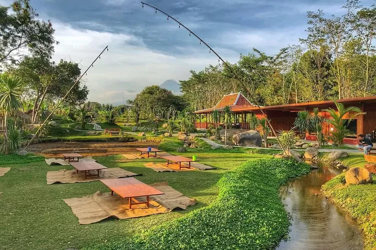 Tempat Makan Di Jogja Keren Sajikan Suasana Alam Pedesaan Hallo Lifestyle