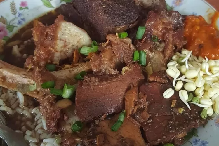 Kuliner Yang Bikin Kenyang Tapi Kantong Aman Warung Makan Rawon Pak