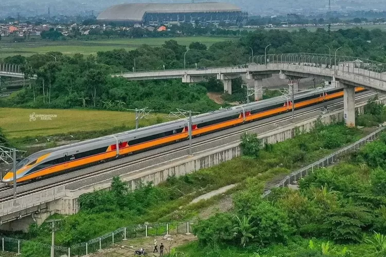 Kereta Cepat Jakarta-Bandung Siap Beroperasi Juni 2023, Ini Fakta ...