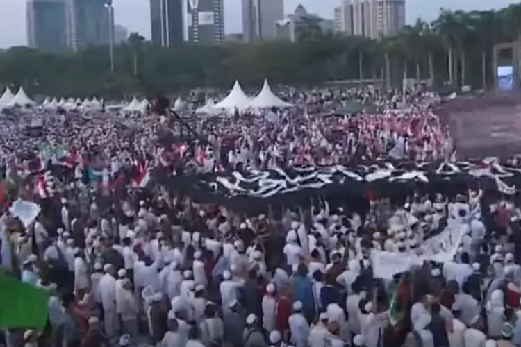 Reuni 212 Bertempat Di Masjid Agung At-Tin, Polisi Bikin Rekayasa Lalu ...