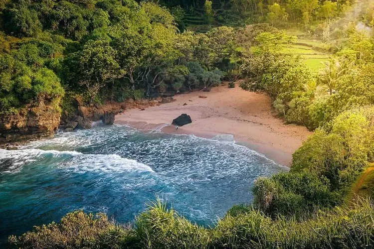 Pantai Ngetun, Menikmati Pesona Keindahan Surga Tersembunyi Di ...