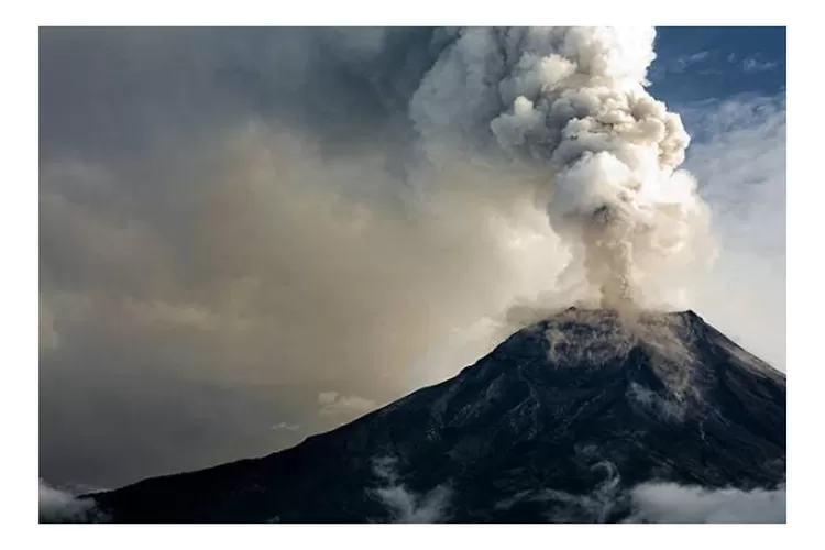 Waspada! Erupsi Gunung Semeru Masih Terjadi, Luncuran Awan Panas ...