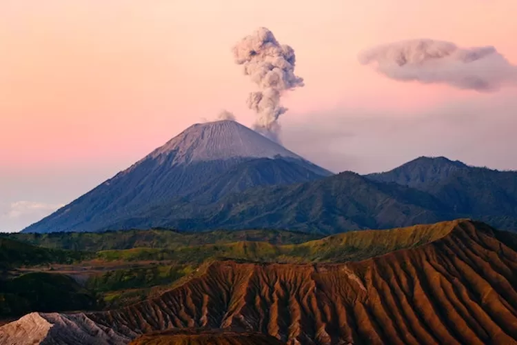 Gunung Semeru Ada Di Provinsi Mana? Cek Jawabannya Lengkap Dengan Info ...