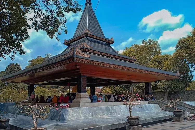 Makam Bung Karno, Tujuan Wisata Sejarah Untuk Mengenang Pendiri Bangsa ...