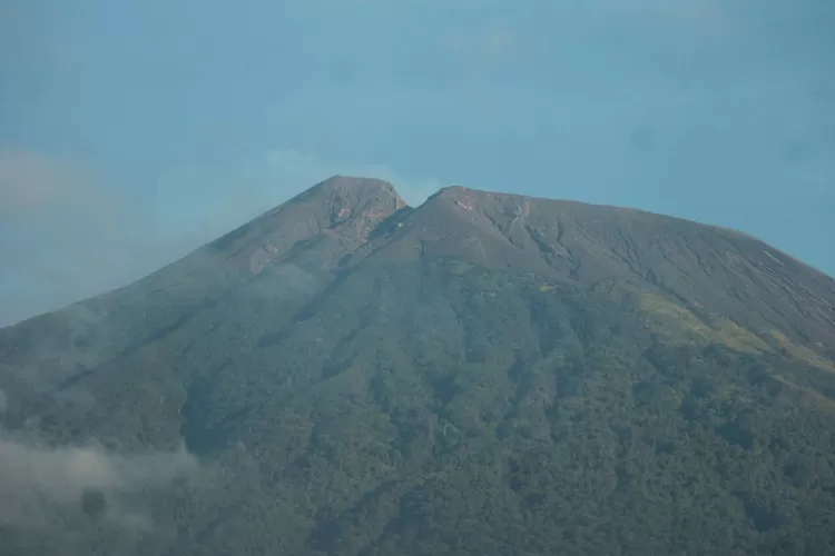 4 Gunung Aktif Di Indonesia Yang Perlu Diwaspadai, Slamet Hingga Merapi ...