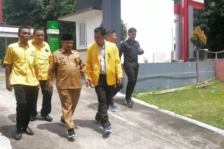 Hadiri Rapimda Dan Rakerda DPD Partai Golkar Situbondo, Bupati Karna ...