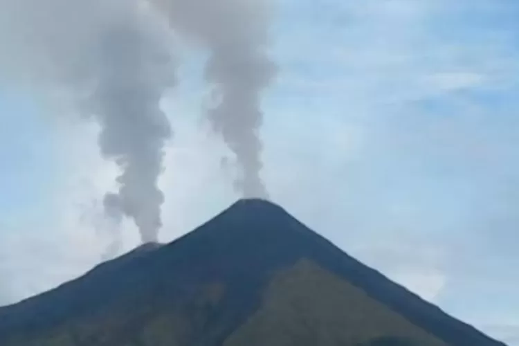 Waspada! 8 Gunung Berapi Di Indonesia Ini Telah Berstatus Siaga Hingga ...