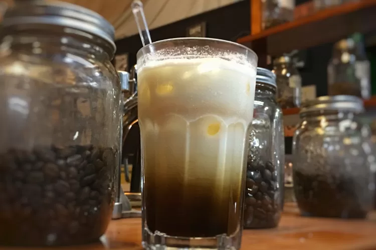 Mudah Dan Praktis Cara Membuat Es Kopi Susu Gula Aren Di Rumah Tanpa Alat Khusus Giwangkara 8338