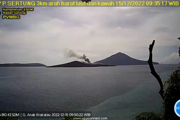 BREAKING NEWS! Gunung Anak Krakatau Erupsi, Dilarang Beraktifitas ...