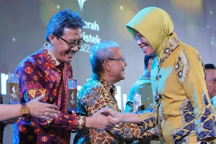 Unnes Borong 9 Penghargaan Anugerah Diktiristek - Ayo Semarang