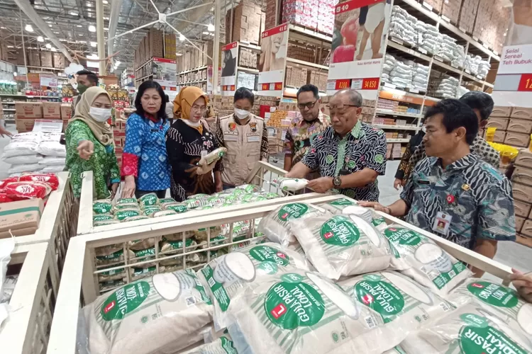 Jelang Nataru, Disperindag Jateng Pastikan Harga Bahan Pokok Stabil ...