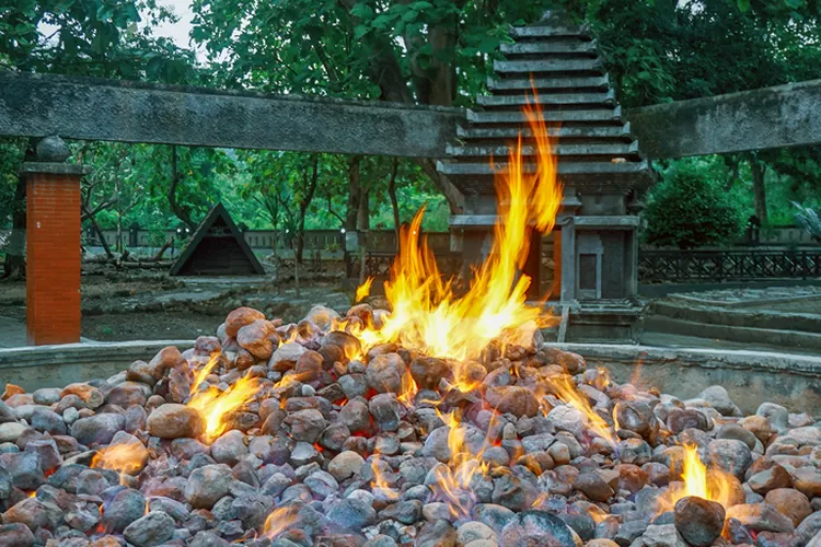 Bukan Di Madura, Api Tak Kunjung Padam Ini Peninggalan Kerajaan Mapahit ...