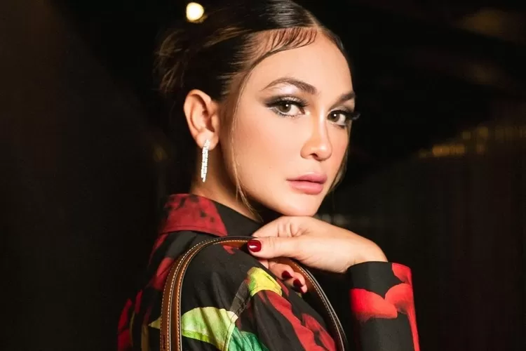 Terbongkar!! Artis Dan Model Cantik, Luna Maya Senang Bertemu Mantan ...