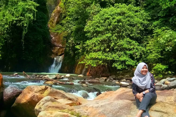 Menjelajahi Pesona Air Terjun Sampuren Putih: Surga Tersembunyi di Sumatera Utara