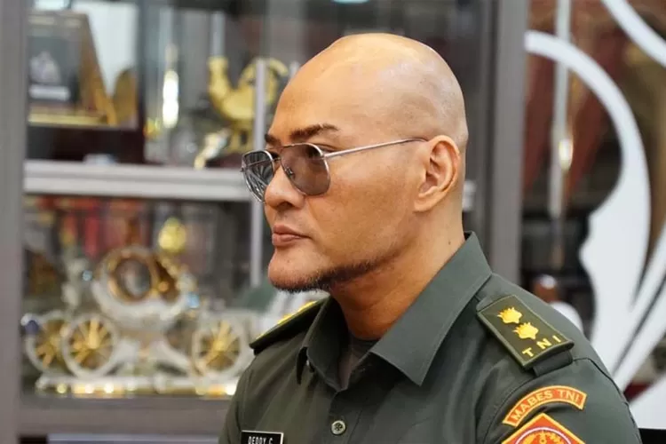 Detail Thr Dan Gaji Letkol Tituler Deddy Corbuzier Serta Tunjangan Sabrina Chairunissa Selaku