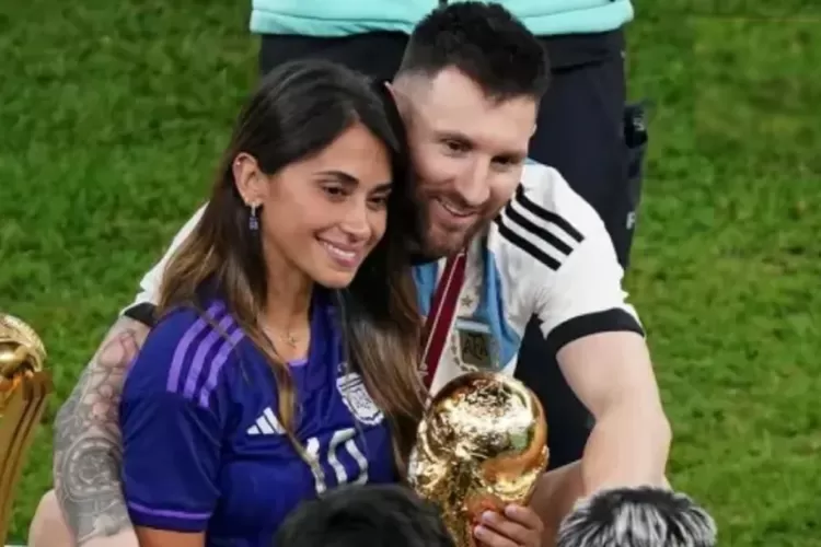 Kisah Cinta Lionel Messi Dan Antonella Roccuzzo, Cinta Pertama Dan ...