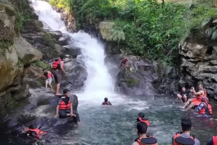 Curug Panjang Megamendung, Liburan Asyik Bermain Air Di Kawasan Puncak ...