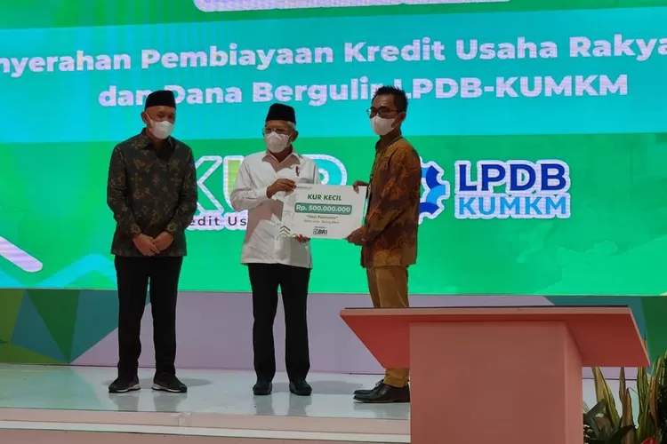 Wapres Resmikan PLUT KUMKM Di Lopait Tuntang Diserahkan KUR Kepada ...